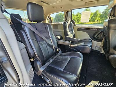 2014 Chrysler Town and Country Limited - Photo 14 - Essex, MD 21221