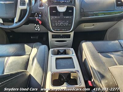 2014 Chrysler Town and Country Limited - Photo 28 - Essex, MD 21221