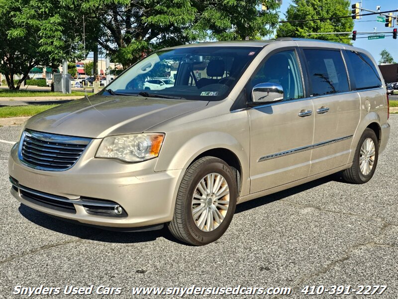 2014 Chrysler Town and Country Limited   - Photo 1 - Essex, MD 21221