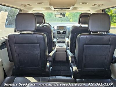 2014 Chrysler Town and Country Limited - Photo 22 - Essex, MD 21221