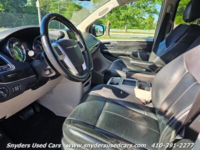 2014 Chrysler Town and Country Limited - Photo 10 - Essex, MD 21221