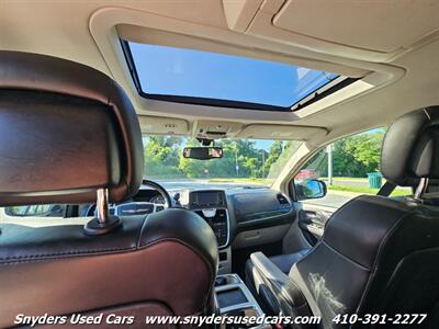 2014 Chrysler Town and Country Limited - Photo 19 - Essex, MD 21221