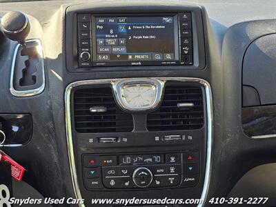 2014 Chrysler Town and Country Limited - Photo 26 - Essex, MD 21221