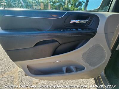 2014 Chrysler Town and Country Limited - Photo 32 - Essex, MD 21221