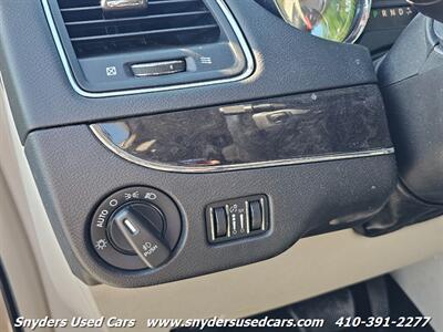 2014 Chrysler Town and Country Limited - Photo 33 - Essex, MD 21221