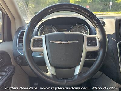 2014 Chrysler Town and Country Limited - Photo 29 - Essex, MD 21221