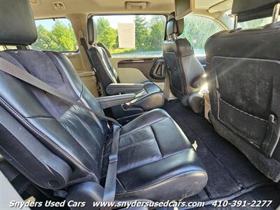 2014 Chrysler Town and Country Limited - Photo 15 - Essex, MD 21221