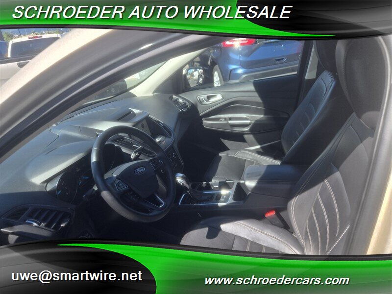 2018 Ford Escape SEL - Photo 9 - , OR 97527