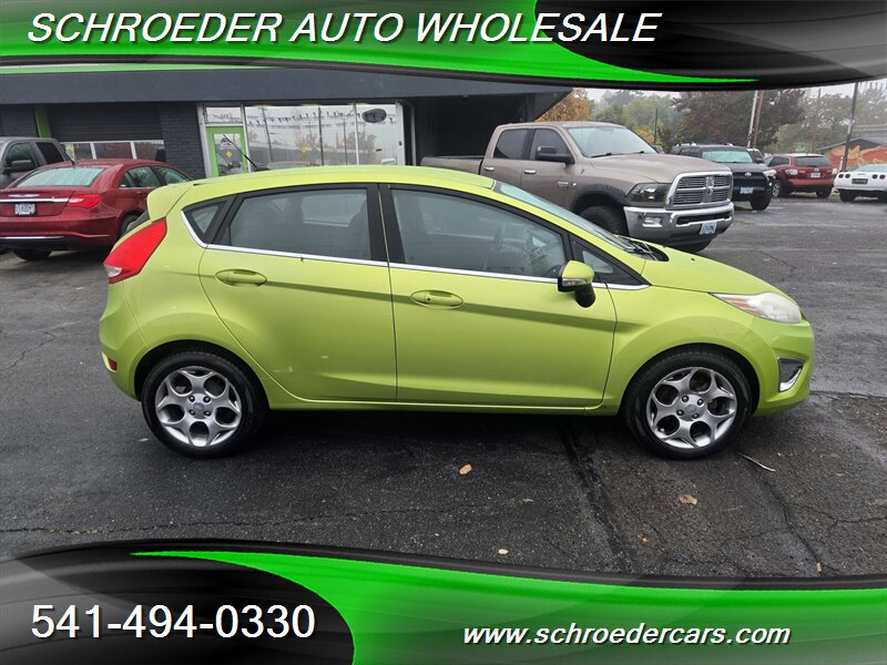 2011 Ford Fiesta SES - Photo 2 - Medford, OR 97501