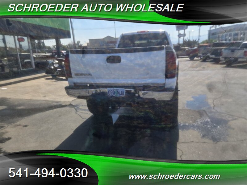 2007 GMC Sierra 3500 Classic Work Truck - Photo 4 - Medford, OR 97501