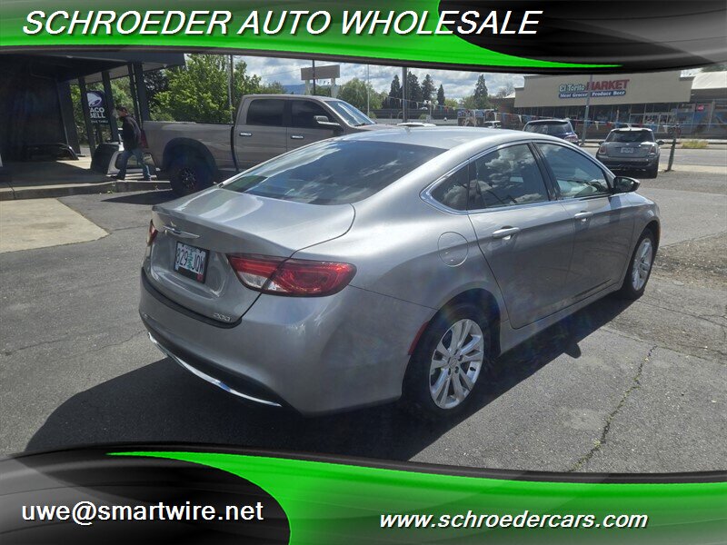 2015 Chrysler 200 Limited - Photo 3 - , OR 97527