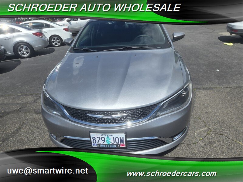 2015 Chrysler 200 Limited - Photo 8 - , OR 97527