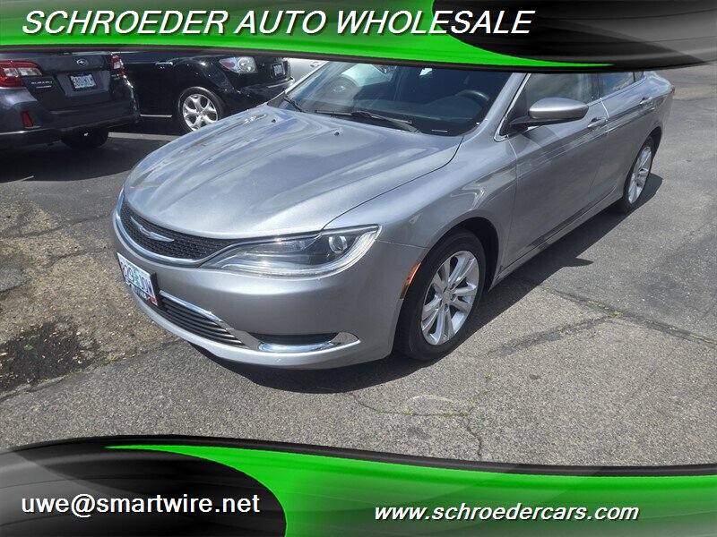 2015 Chrysler 200 Limited - Photo 7 - , OR 97527