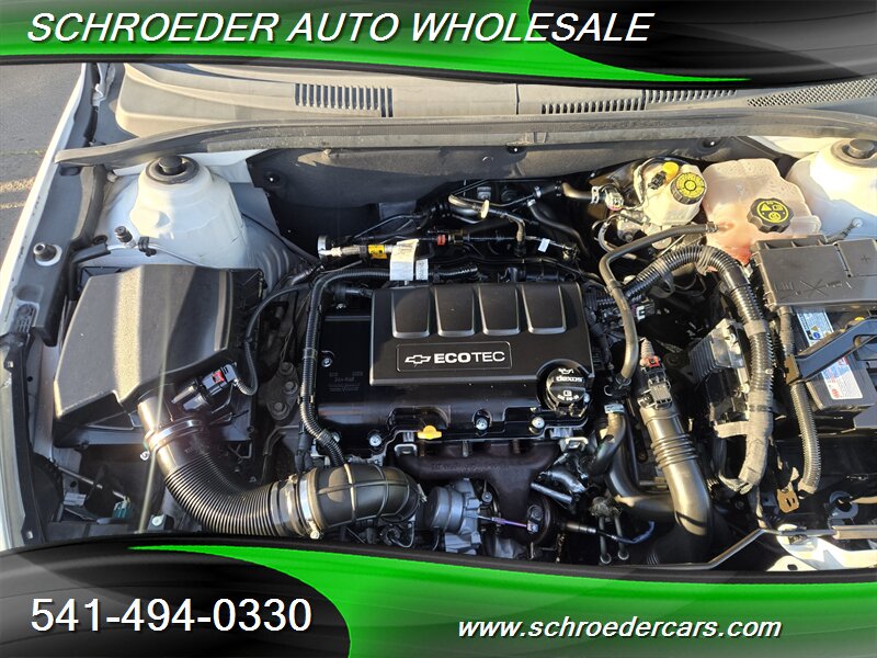 2015 Chevrolet Cruze 2LT Auto - Photo 12 - Medford, OR 97501