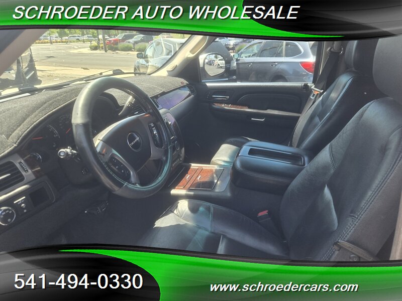 2009 GMC Yukon XL Denali - Photo 9 - Medford, OR 97501
