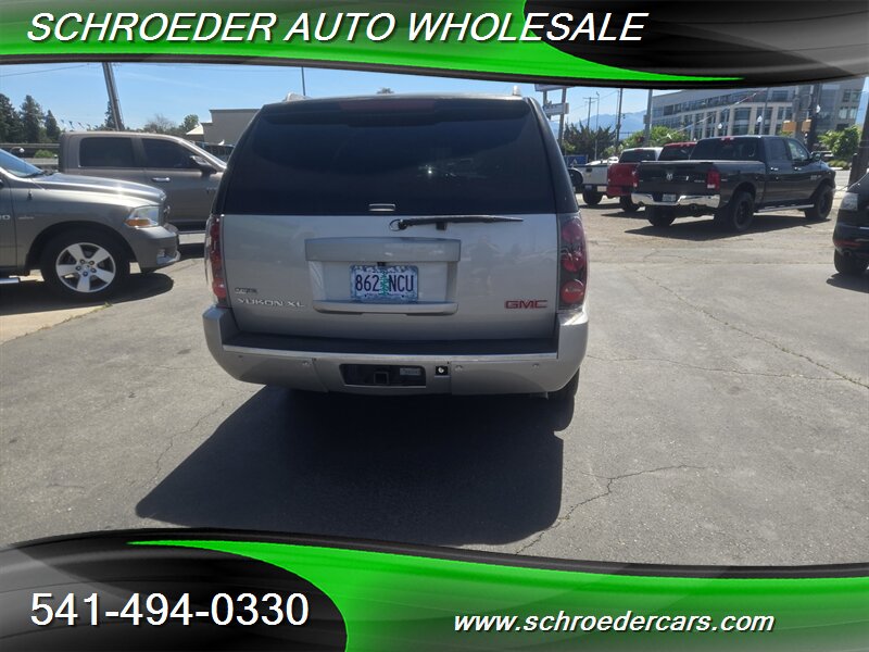 2009 GMC Yukon XL Denali - Photo 4 - Medford, OR 97501