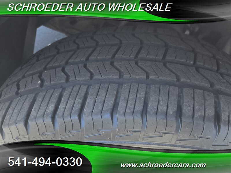 2009 GMC Yukon XL Denali - Photo 12 - Medford, OR 97501