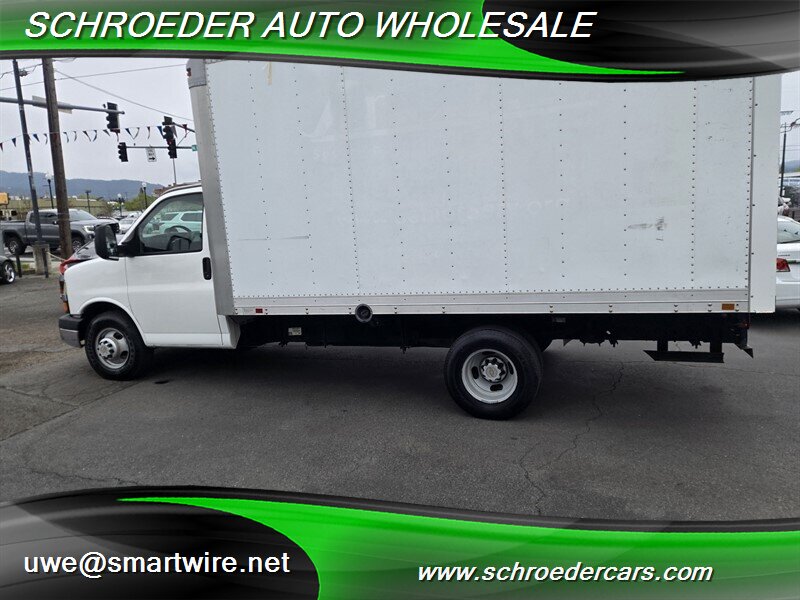 2011 Chevrolet Express 3500 - Photo 5 - , OR 97527