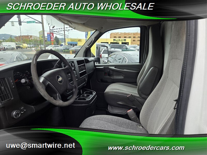 2011 Chevrolet Express 3500 - Photo 8 - , OR 97527