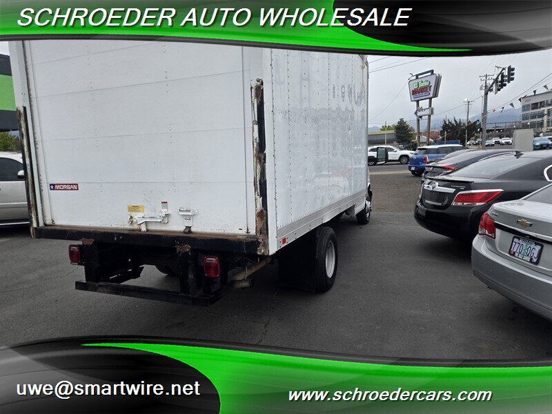 2011 Chevrolet Express 3500 - Photo 2 - , OR 97527