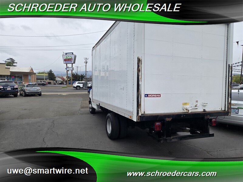 2011 Chevrolet Express 3500 - Photo 4 - , OR 97527