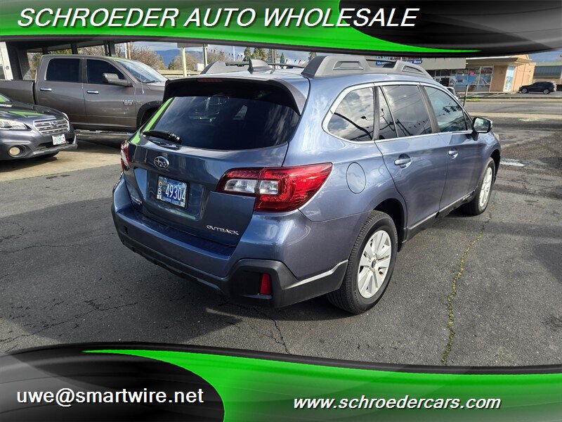 2018 Subaru Outback 2.5i Premium - Photo 3 - , OR 97527