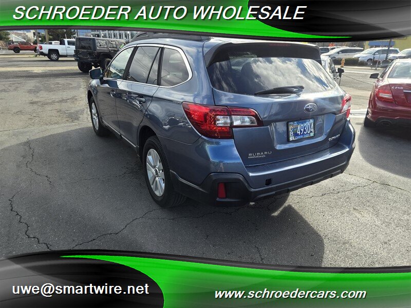 2018 Subaru Outback 2.5i Premium - Photo 5 - , OR 97527