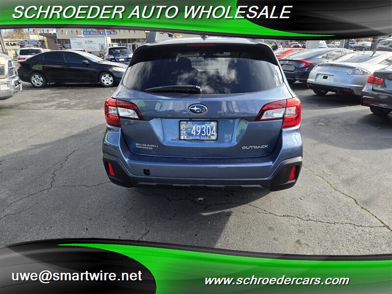 2018 Subaru Outback 2.5i Premium - Photo 4 - , OR 97527