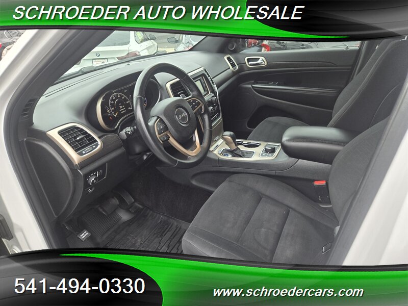 2017 Jeep Grand Cherokee Laredo - Photo 9 - Medford, OR 97501