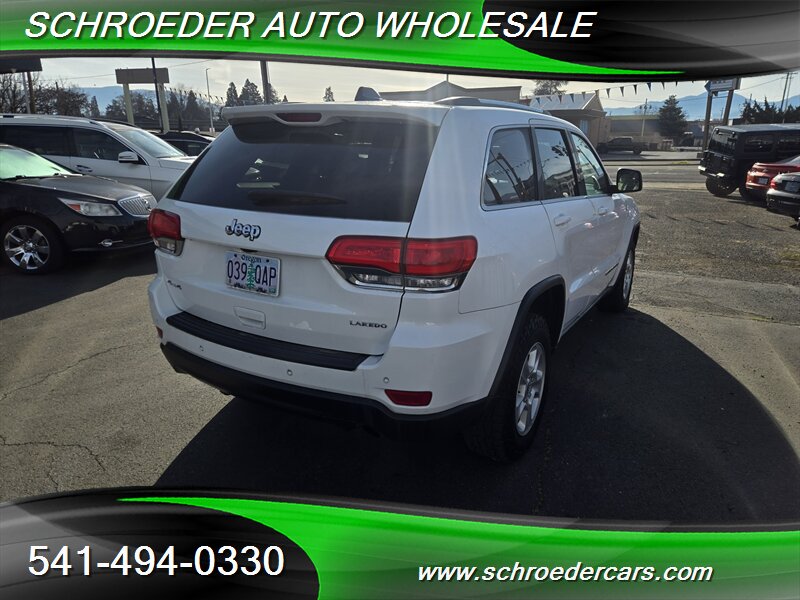 2017 Jeep Grand Cherokee Laredo - Photo 3 - Medford, OR 97501