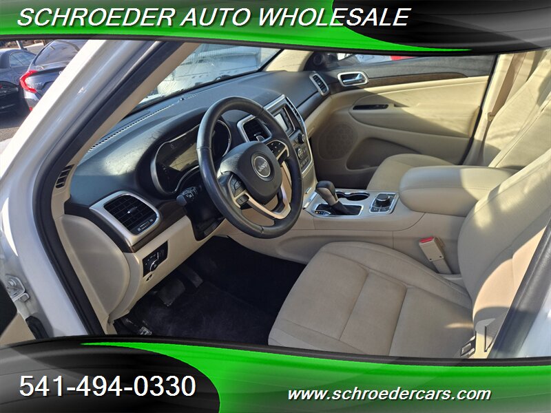 2017 Jeep Grand Cherokee Laredo - Photo 9 - Medford, OR 97501