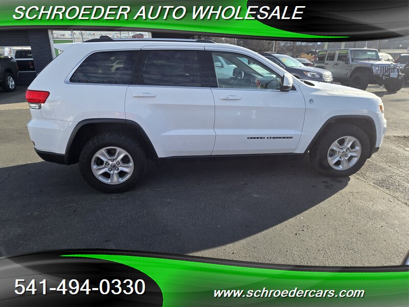 2017 Jeep Grand Cherokee Laredo - Photo 2 - Medford, OR 97501