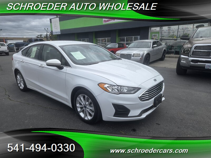 2020 Ford Fusion Hybrid SE   - Photo 1 - Medford, OR 97501