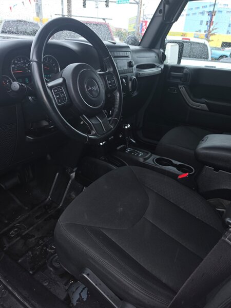 2015 Jeep Wrangler Unlimited Sport - Photo 9 - , OR 97527