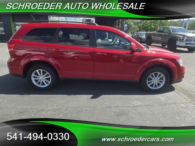 2017 Dodge Journey SXT   - Photo 1 - Medford, OR 97501
