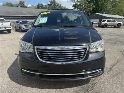 2016 Chrysler Town & Country Touring-L   - Photo 2 - Lafayette, IN 47905