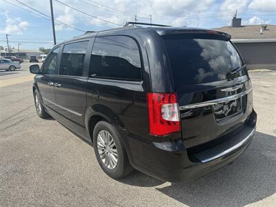 2016 Chrysler Town & Country Touring-L   - Photo 5 - Lafayette, IN 47905