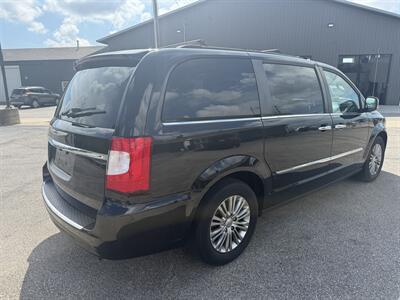 2016 Chrysler Town & Country Touring-L   - Photo 7 - Lafayette, IN 47905