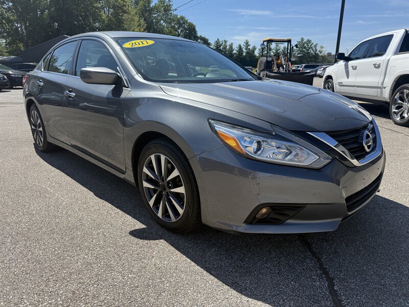 2017 Nissan Altima 2.5 - Photo 1 - Lafayette, IN 47905
