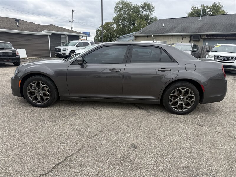2017 Chrysler 300 Series S - Photo 4 - Lafayette, IN 47905