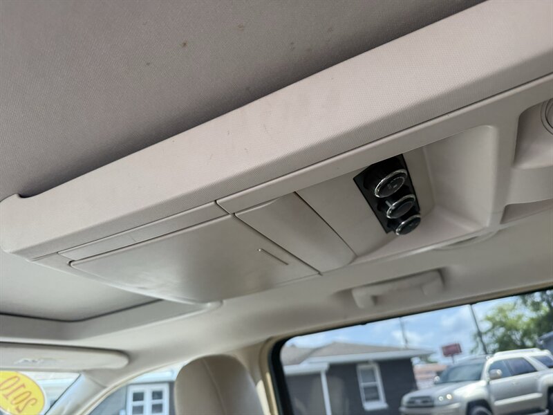 2010 Chrysler Town & Country Limited - Photo 23 - Lafayette, IN 47905