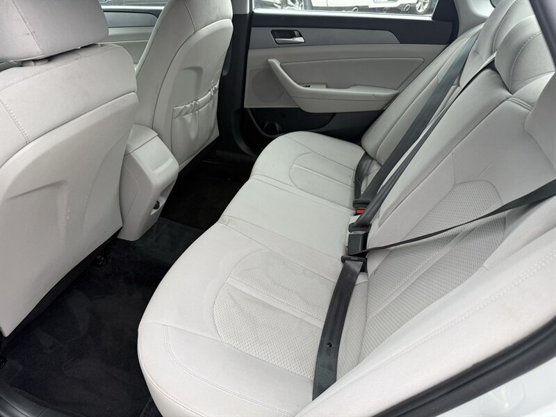 2018 Hyundai SONATA SEL - Photo 8 - Lafayette, IN 47905