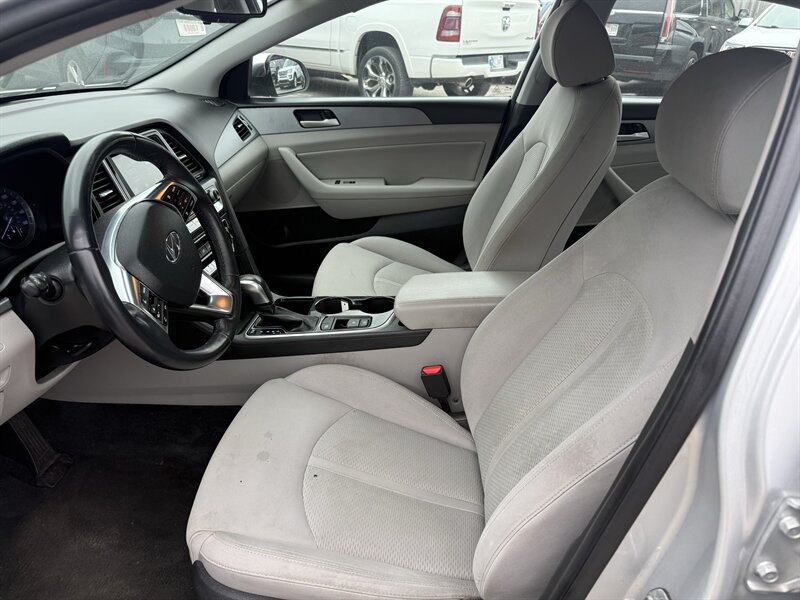 2018 Hyundai SONATA SEL - Photo 9 - Lafayette, IN 47905