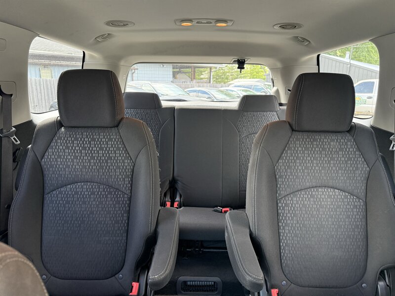 2016 GMC Acadia SLE-2 - Photo 11 - Lafayette, IN 47905