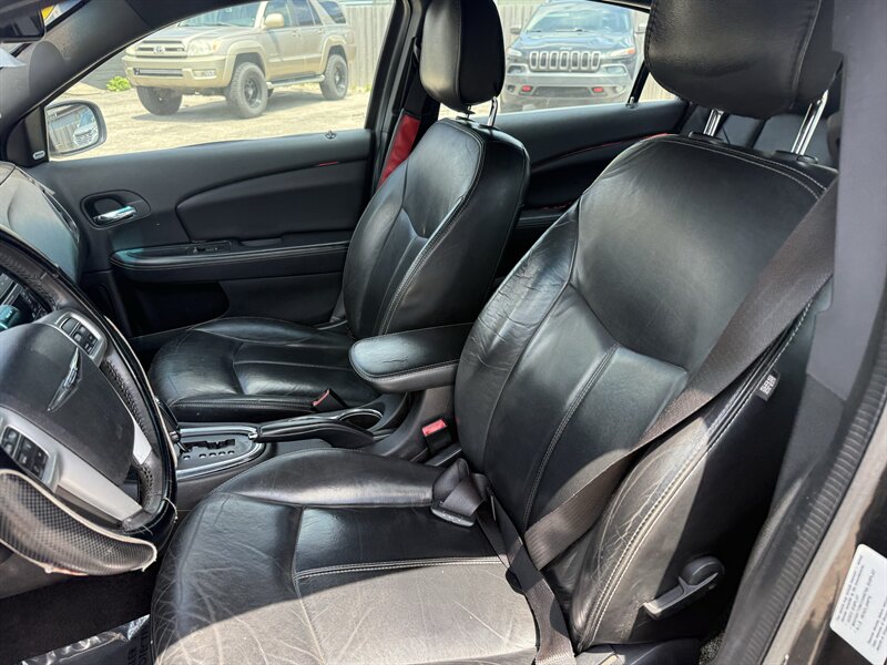 2014 Chrysler 200 Limited - Photo 9 - Lafayette, IN 47905