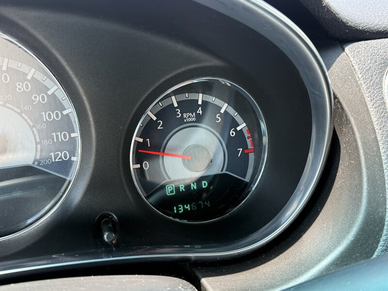 2014 Chrysler 200 Limited - Photo 10 - Lafayette, IN 47905