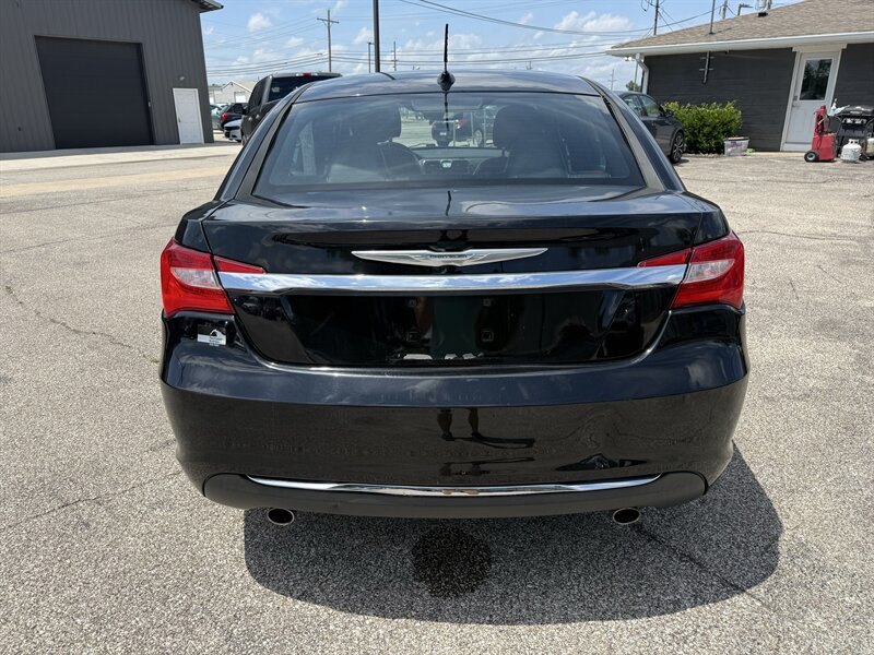 2014 Chrysler 200 Limited - Photo 6 - Lafayette, IN 47905