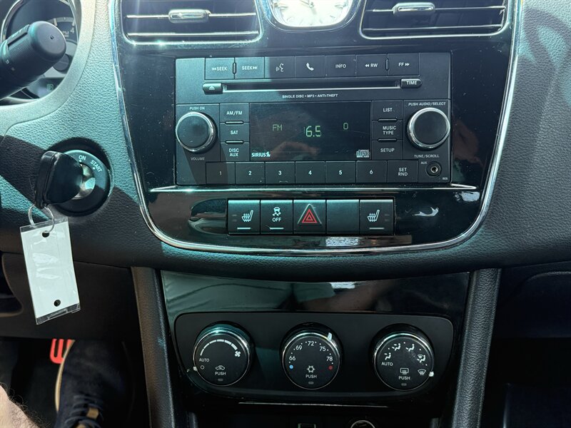 2014 Chrysler 200 Limited - Photo 11 - Lafayette, IN 47905