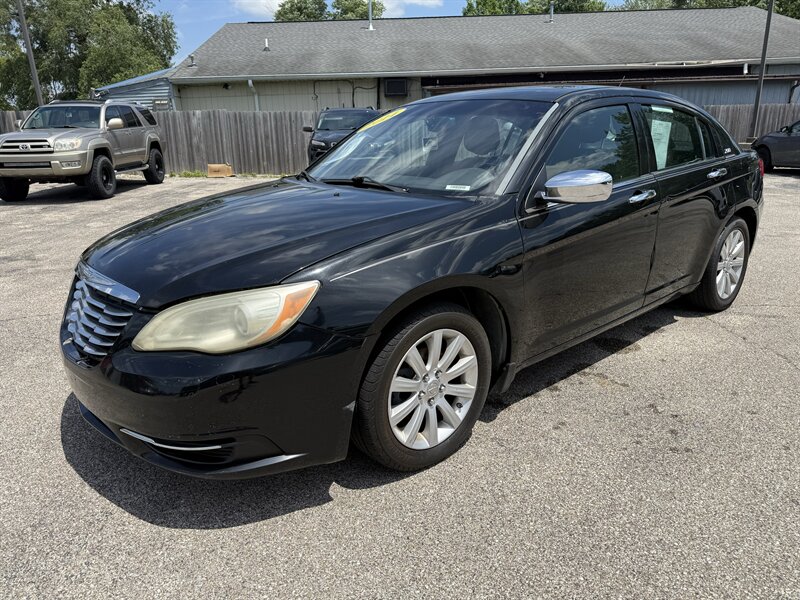 2014 Chrysler 200 Limited - Photo 3 - Lafayette, IN 47905