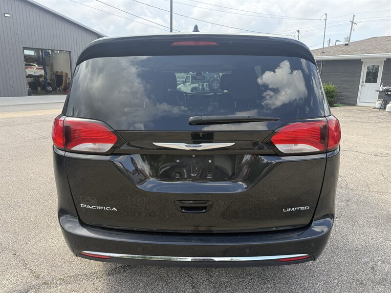 2020 Chrysler Pacifica Limited - Photo 6 - Lafayette, IN 47905